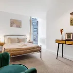 Ultra Stylish 2 Bedroom Apt Centrally Located