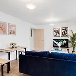 Ultra Stylish 2 Bedroom Apt Centrally Located