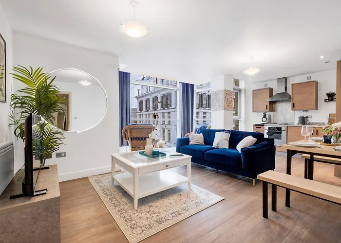 Ultra Stylish 2 Bedroom Apt Centrally Located