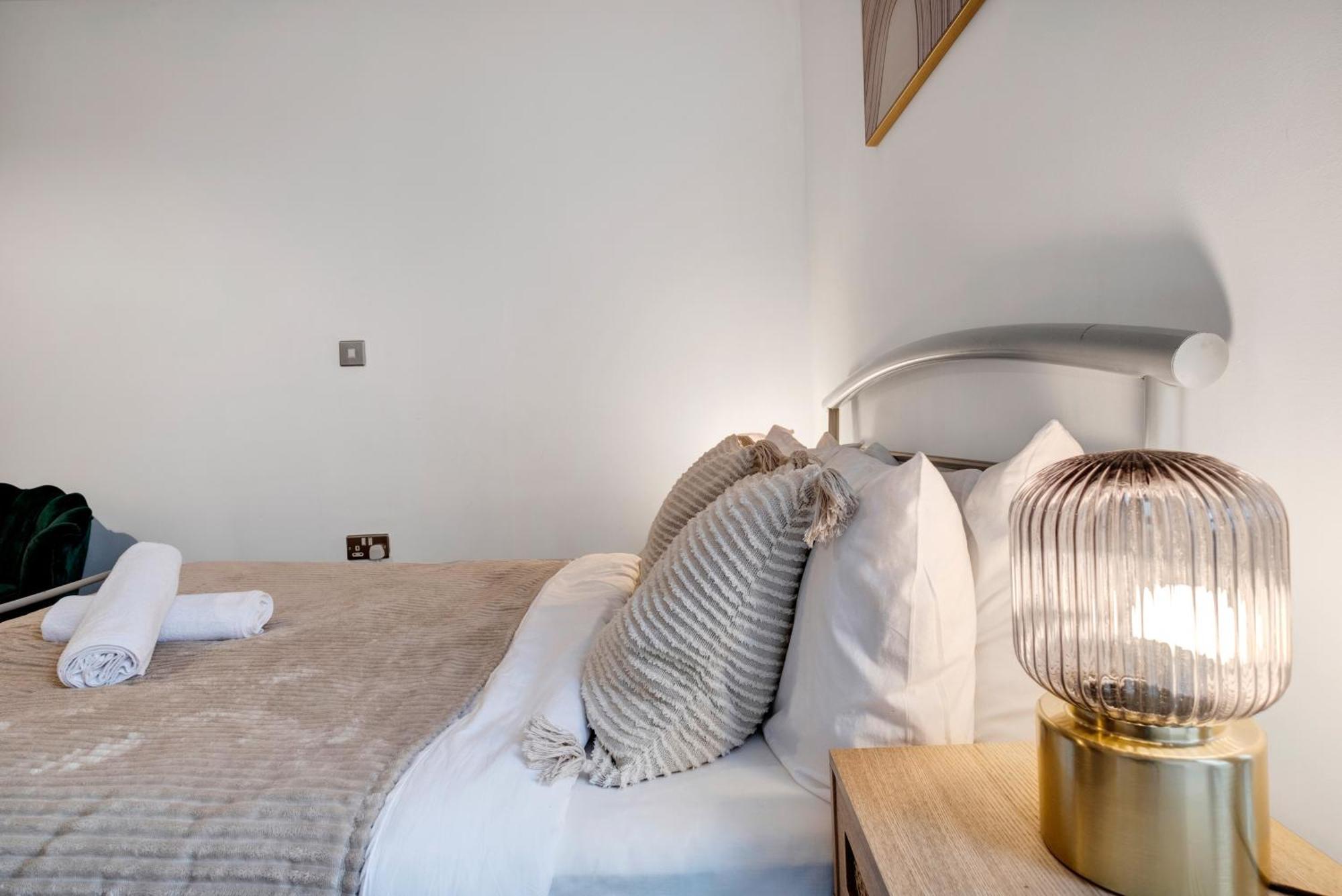 Ultra Stylish 2 Bedroom Apt Centrally Located Birmingham