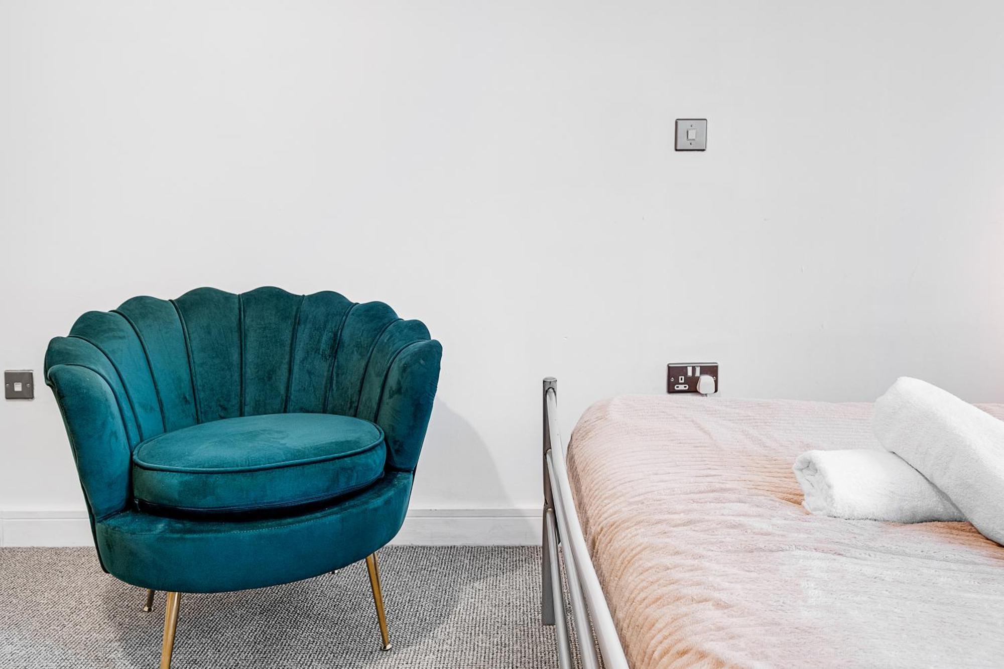 Ultra Stylish 2 Bedroom Apt Centrally Located Apartment