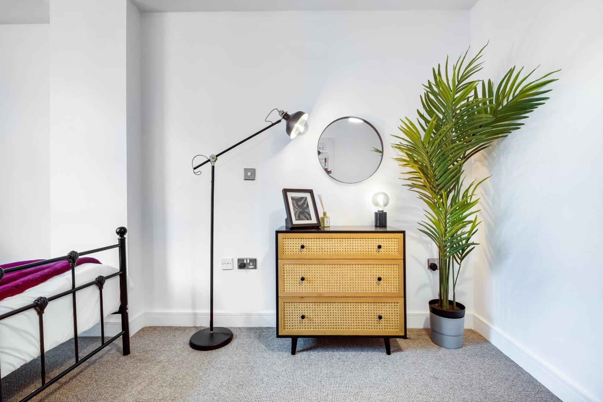 Ultra Stylish 2 Bedroom Apt Centrally Located