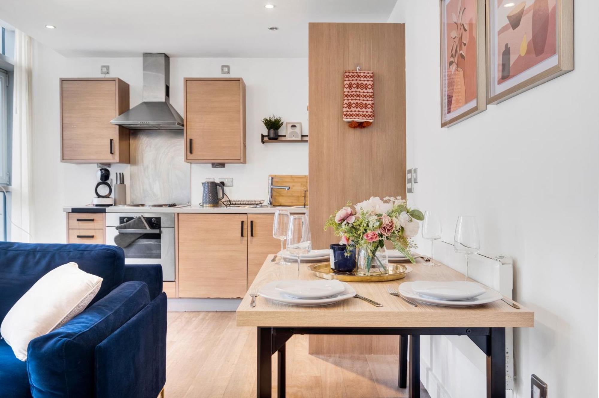 Ultra Stylish 2 Bedroom Apt Centrally Located Birmingham