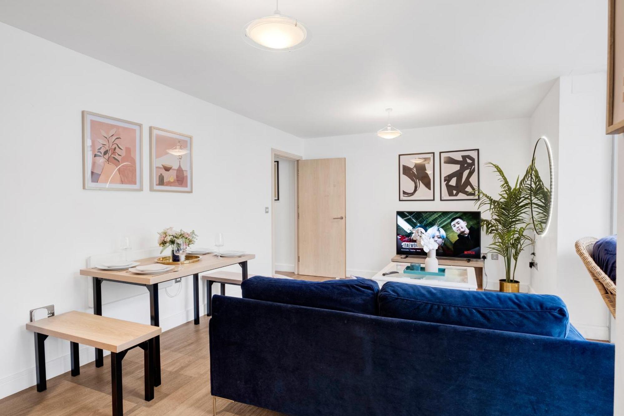 Ultra Stylish 2 Bedroom Apt Centrally Located