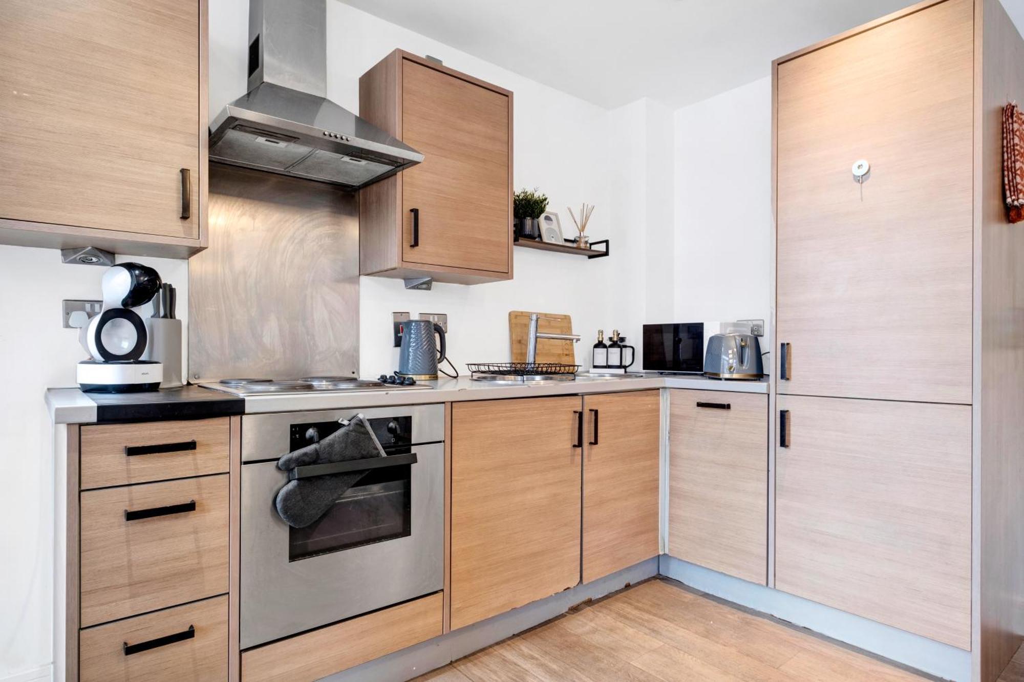 Apartment Ultra Stylish 2 Bedroom Apt Centrally Located