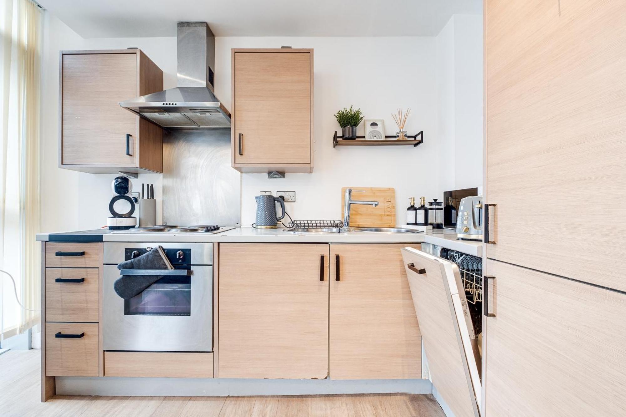 Apartment Ultra Stylish 2 Bedroom Apt Centrally Located