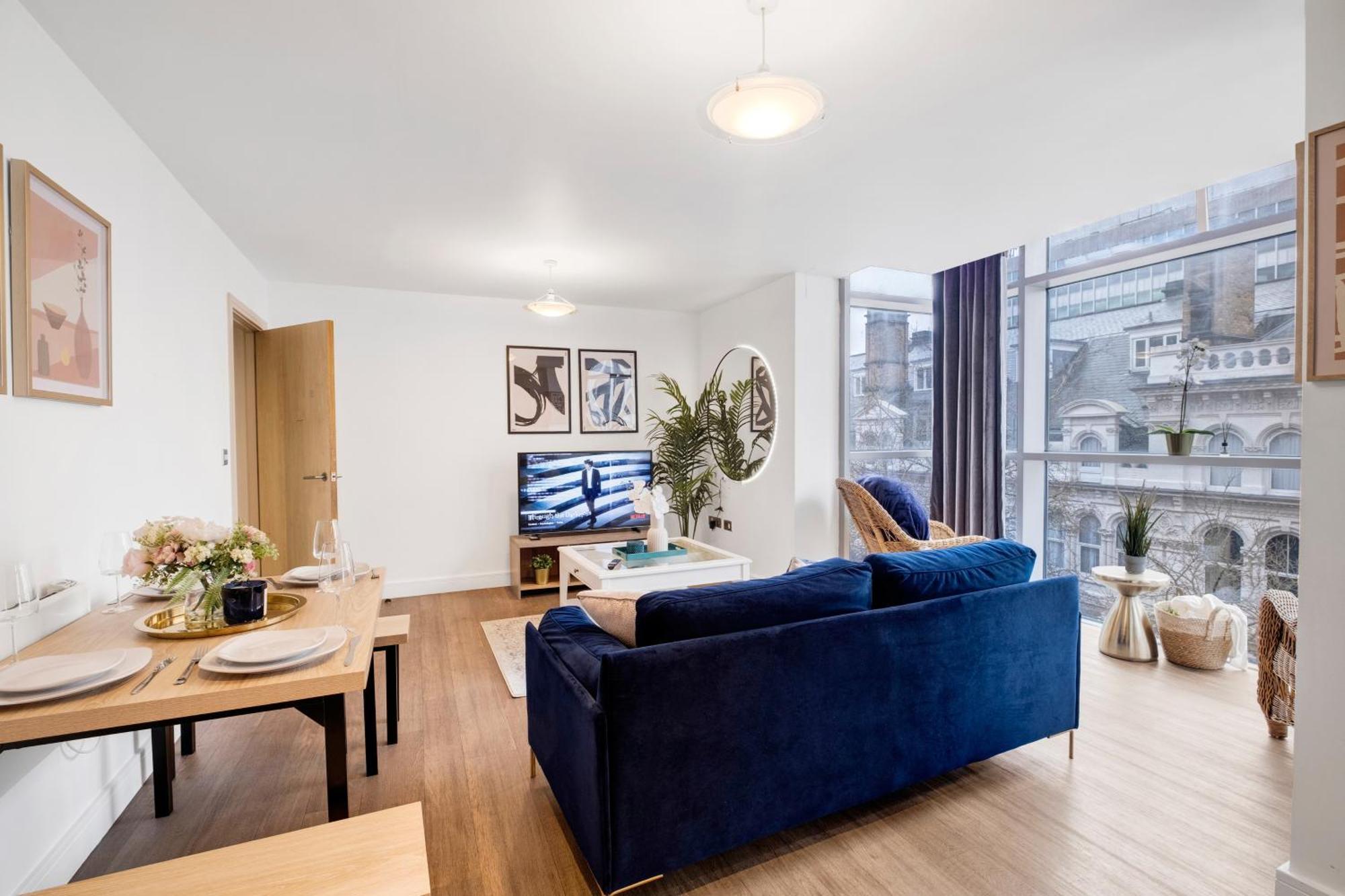 Apartment Ultra Stylish 2 Bedroom Apt Centrally Located